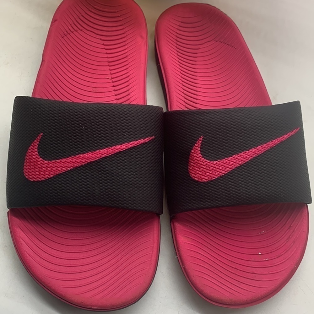 Nike Hot Pink Black Slide Sandals Sz 5Y. KS1316 - Picture 2 of 7